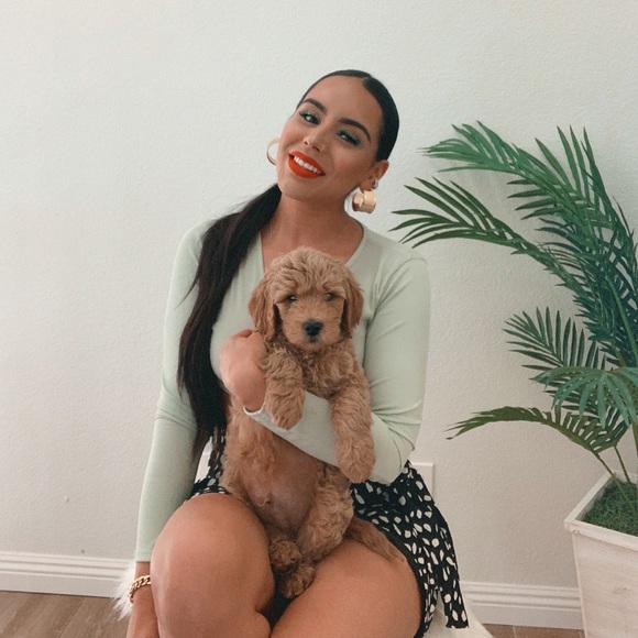 Meet your Posher, Rebeca - Picture 1 of 4